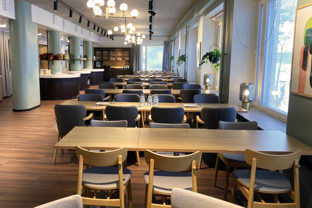 Pajulahden ravintola Fanni on tunnelmallinen ja tilava illanviettopaikka. Pöytiä ja tuoleja on 76 henkilölle.